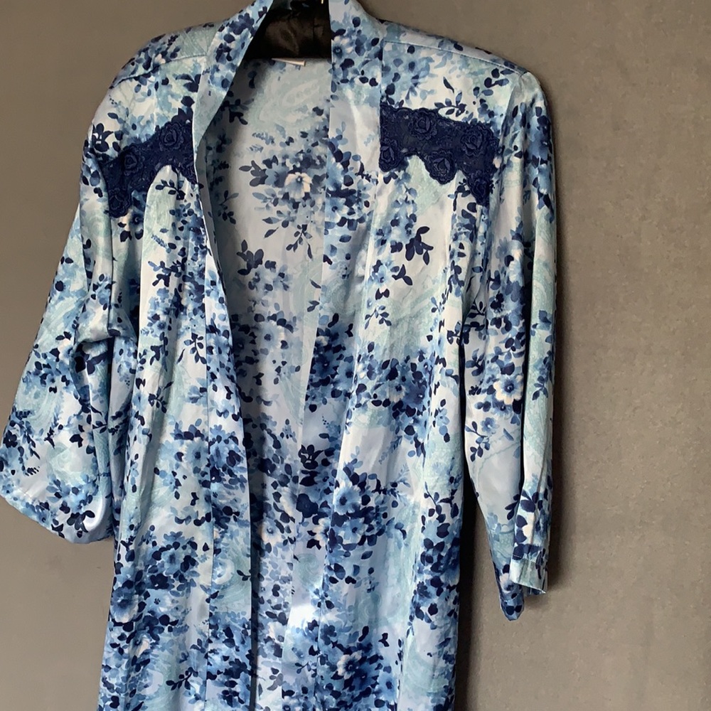 Blue patterned robe - Picture 7 of 9
